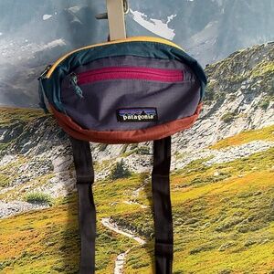 Patagonia Ultralight Black Hole Mini Hip Pack 1L; Spring 2023